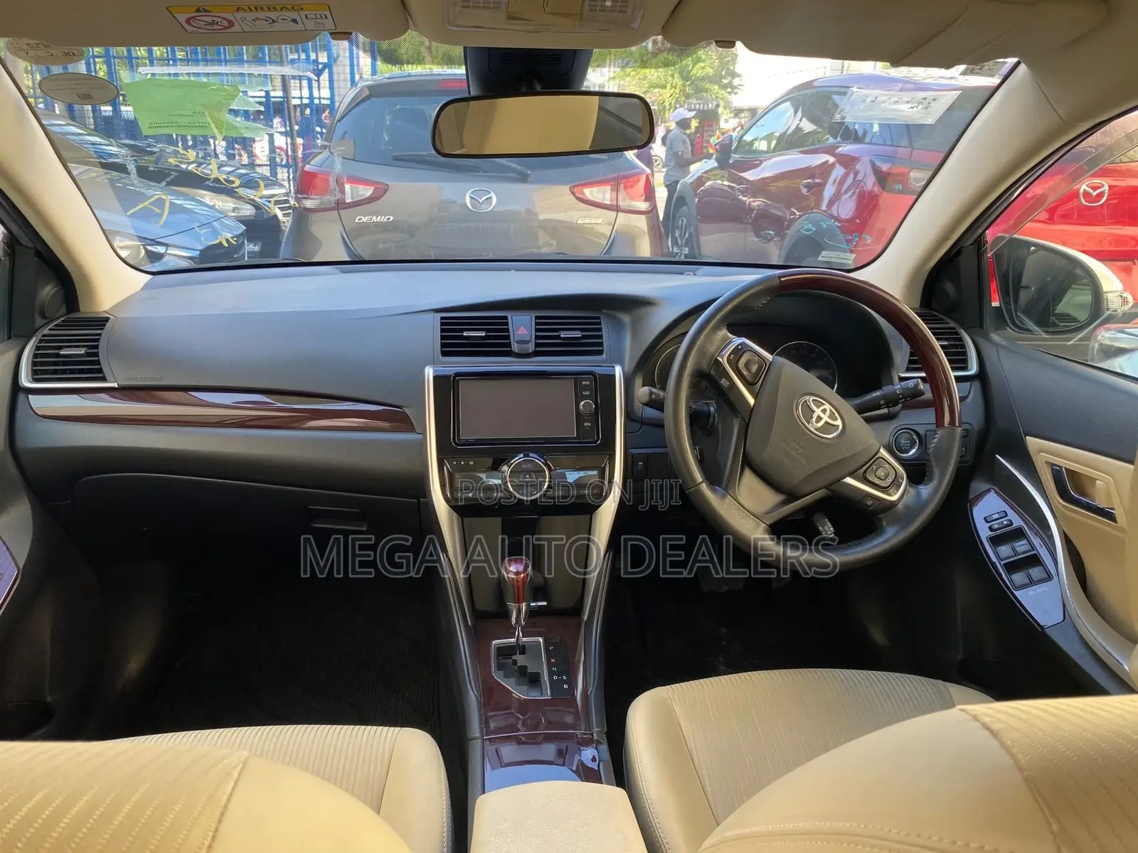 Toyota Premio 2018 Silver