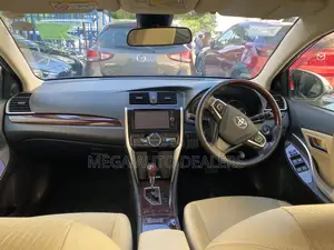 Toyota Premio 2018 Silver