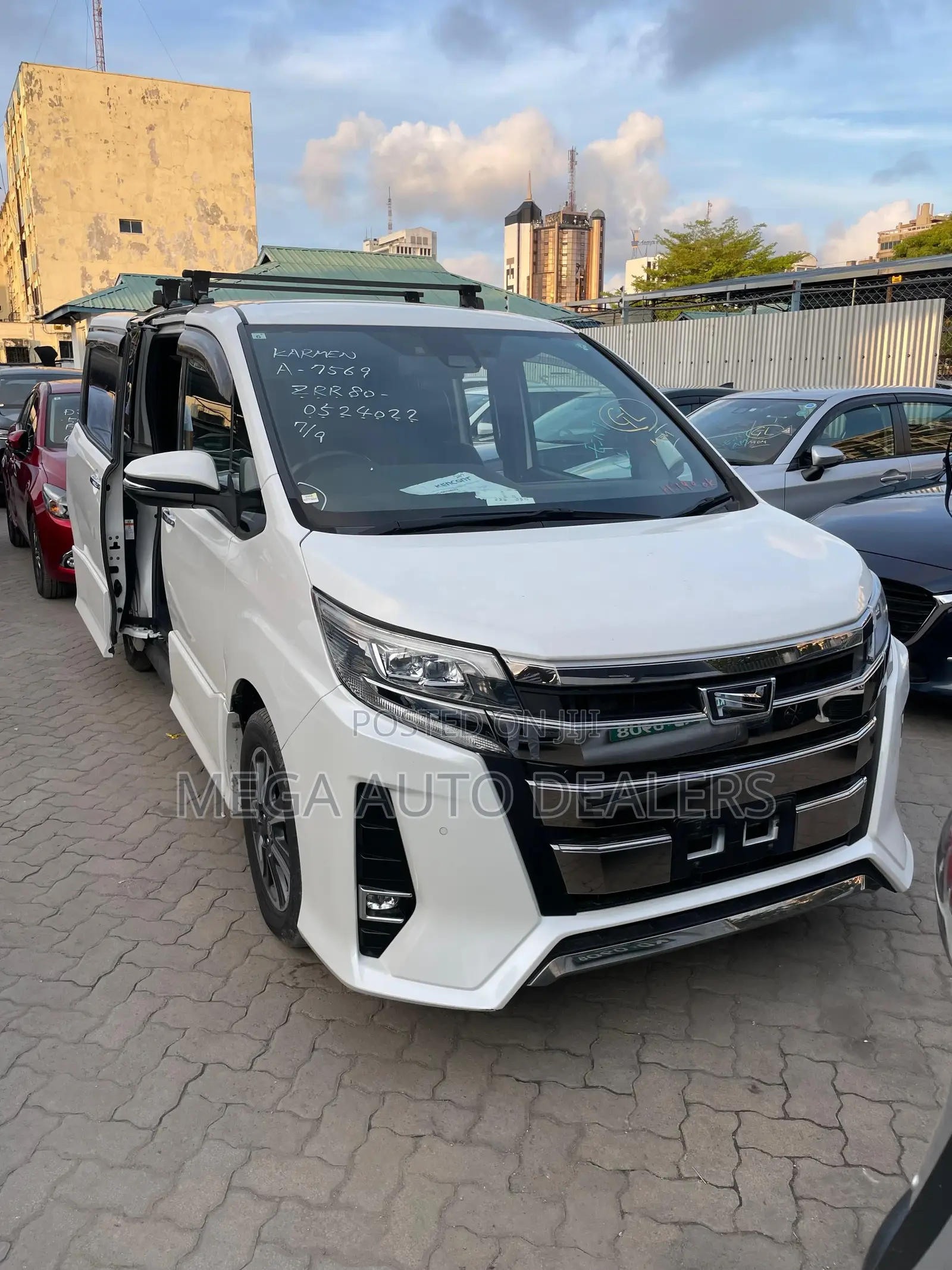 Toyota Noah 2018 White