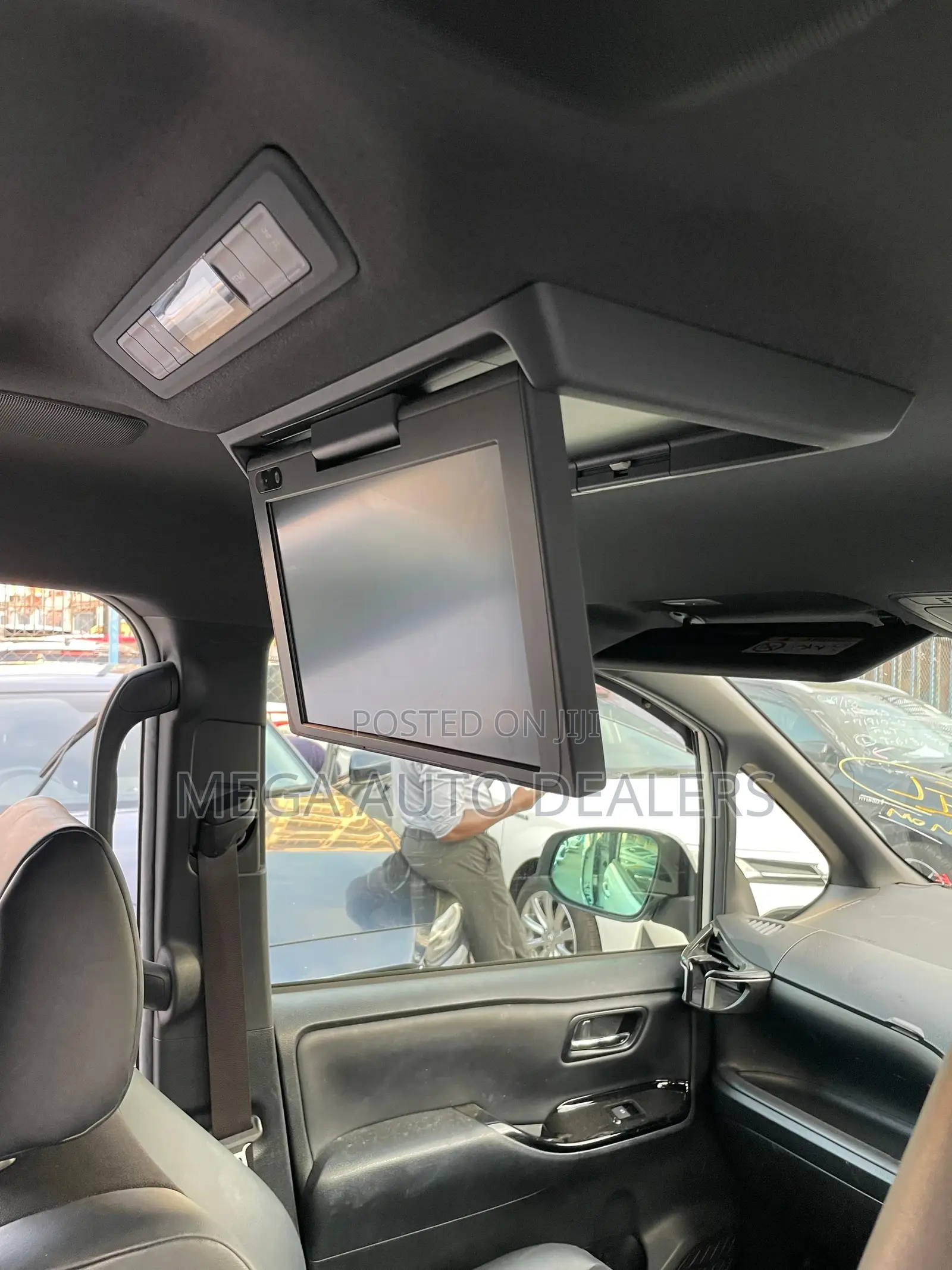 Toyota Noah 2018 White
