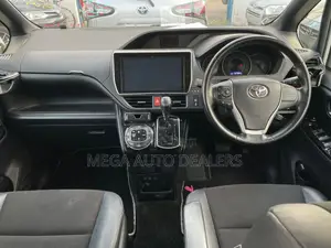 Toyota Noah 2018 White