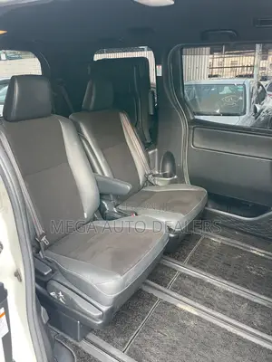 Toyota Noah 2018 White