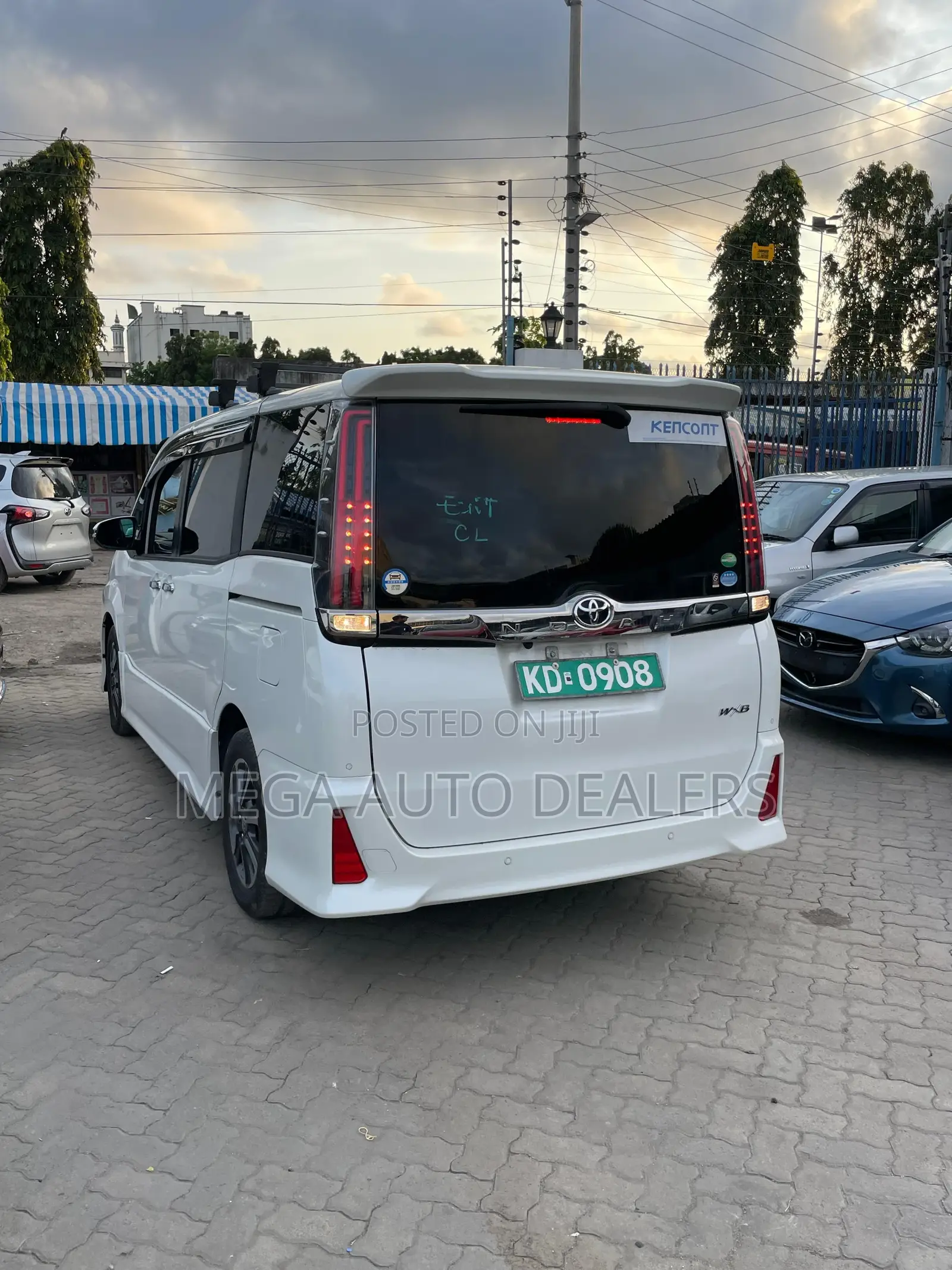 Toyota Noah 2018 White