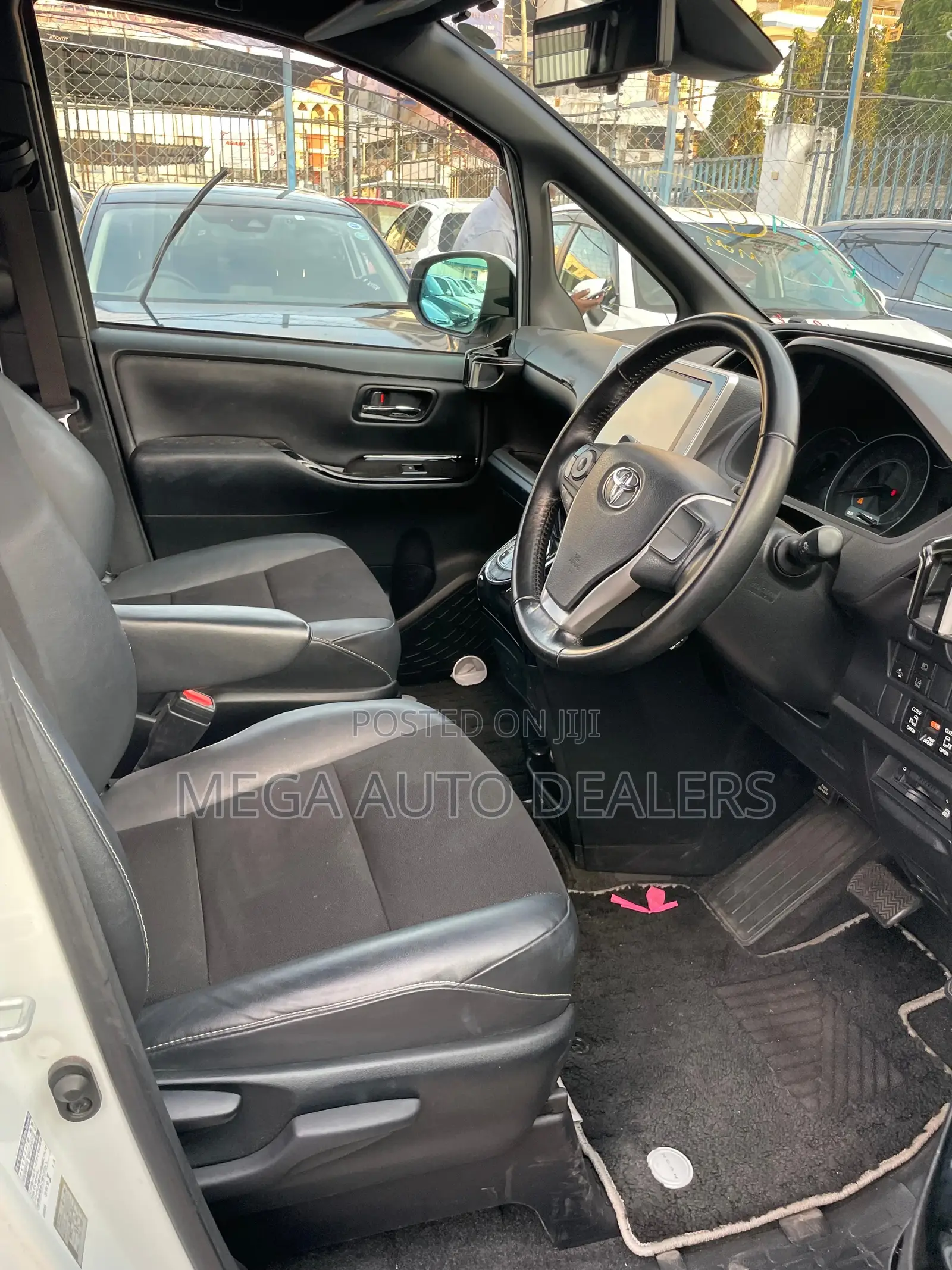 Toyota Noah 2018 White