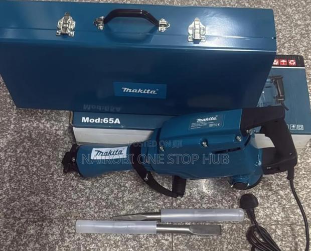 Makita Hm1306 Demolition Hammer.
