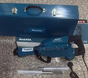 Makita Hm-1306 Demolition Hammer.