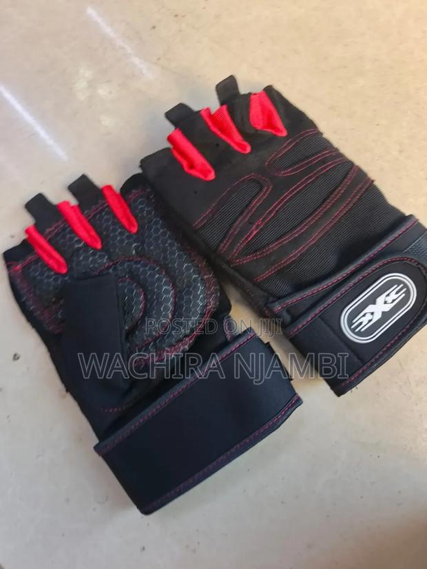 Breathable Half Cut Weight Lifting Gloves - main view