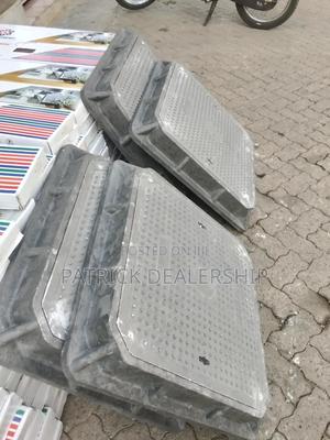 Heavy Locable Manhole Cover - thumbnail 2