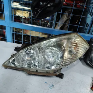 Nissan Wingroad Y11 Headlights