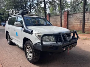 Toyota Land Cruiser 2015 White