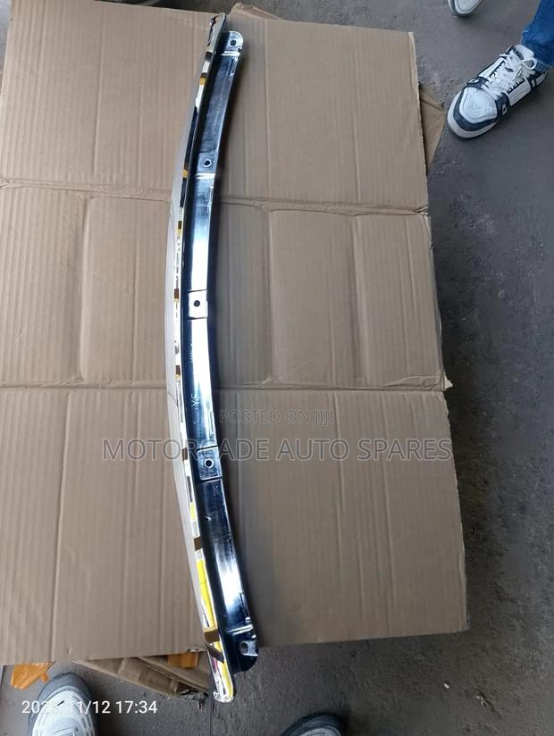Toyota Premio 260 Bonnet Chrome