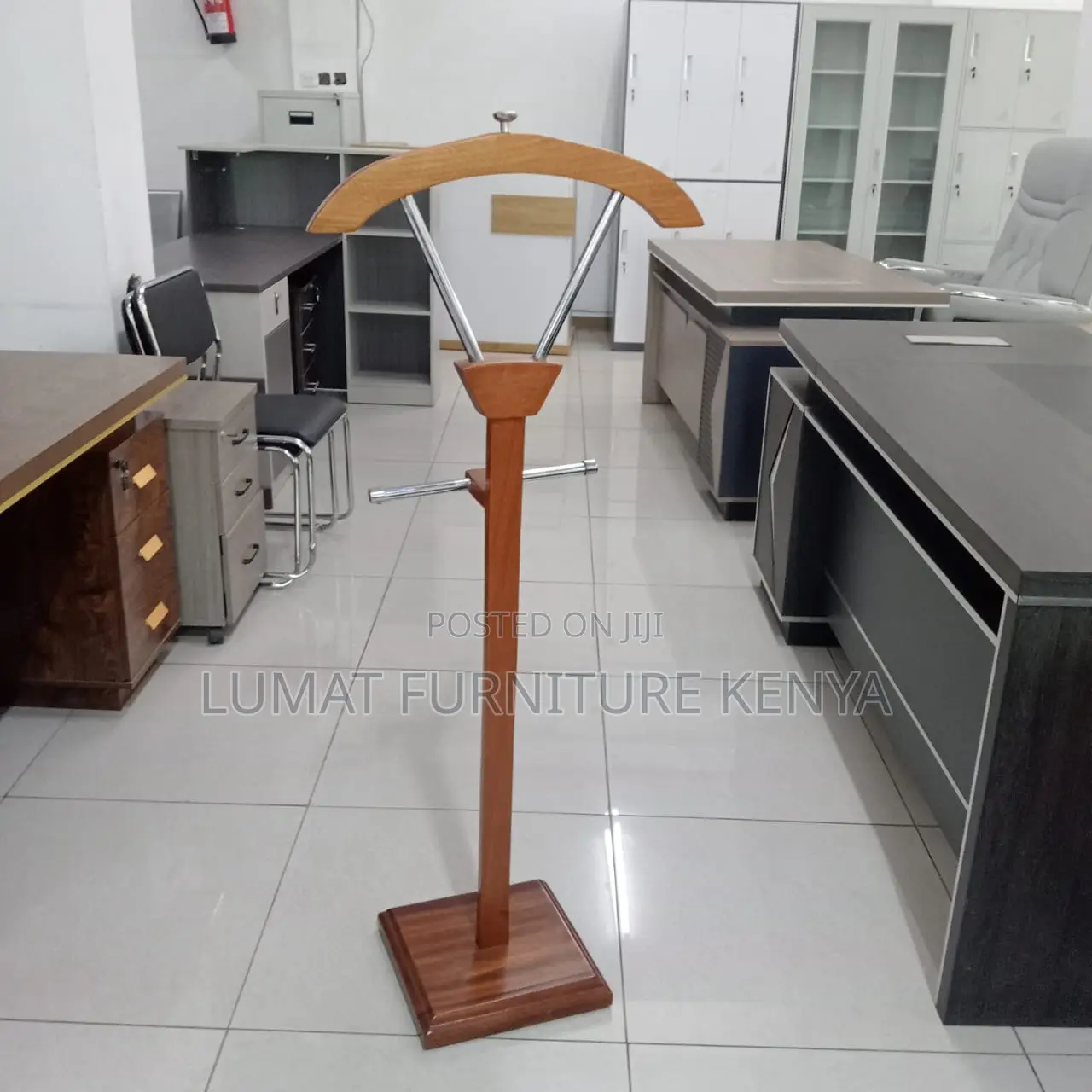 Freestanding Executive Clothes Stand