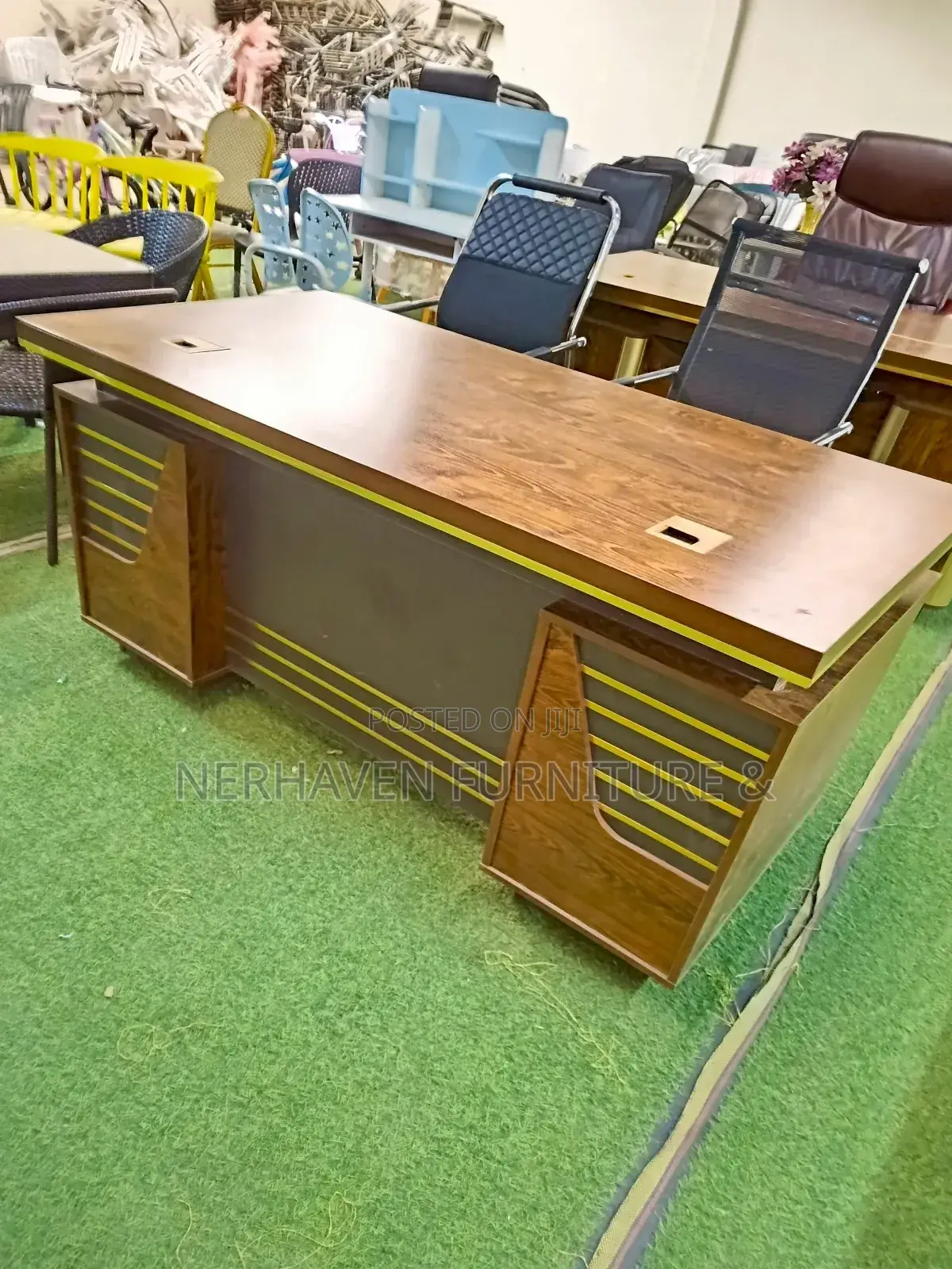 Executive 1400mm Office Desk -- Unique