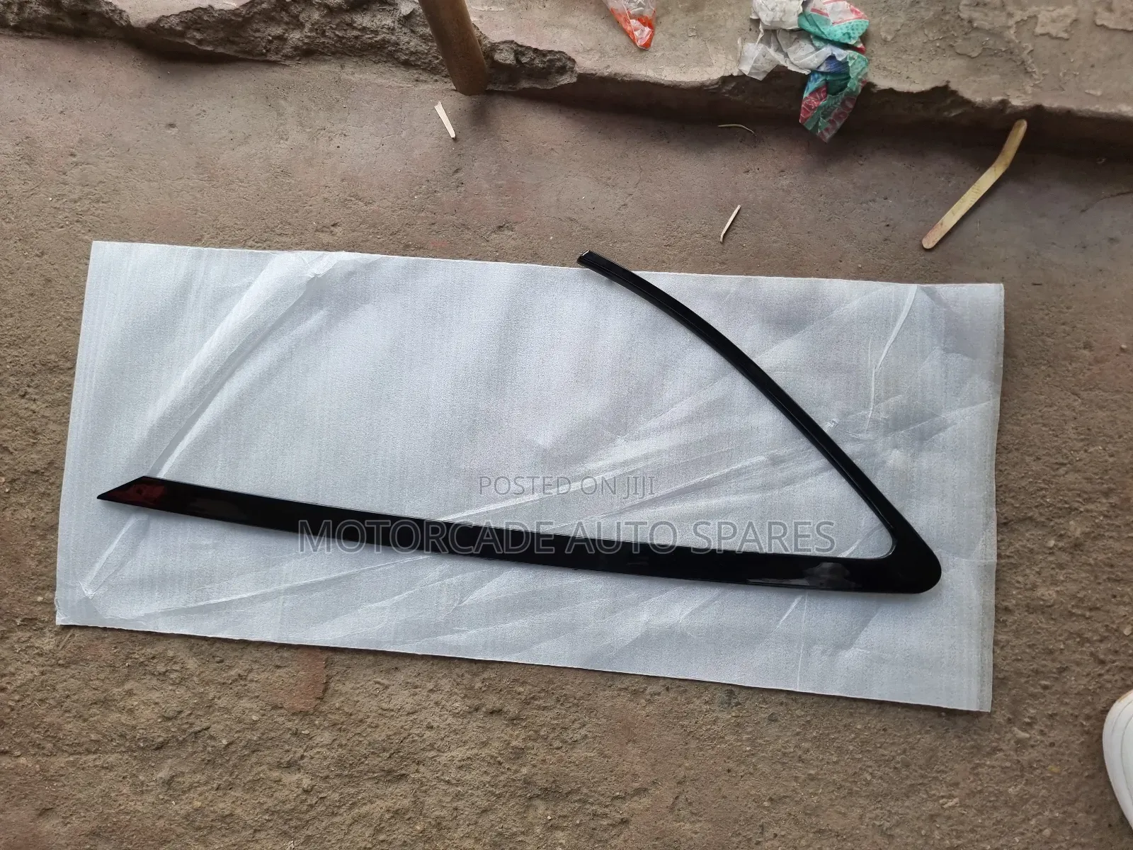 Toyota Harrier 240 2003-2012 Rear Window L-shaped Cover