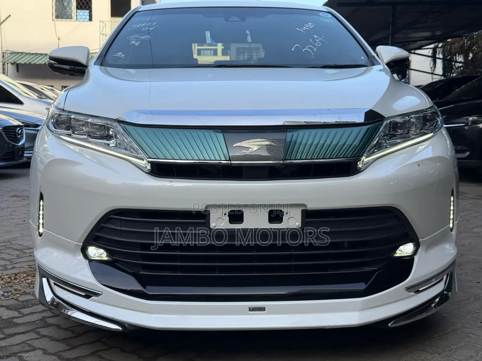 Toyota Harrier 2.0 Turbo 2019 White