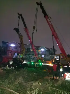 Trailers With Hoisting and Logistics Services Are Available
