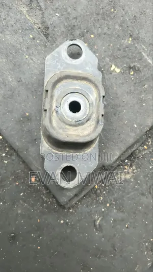 Nissan March /Note//Tilda/Nv200 2005 Gearbox Mounting