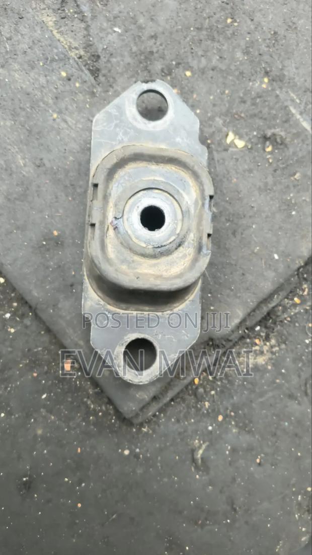 Nissan March /Note//Tilda/Nv200 2005 Gearbox Mounting