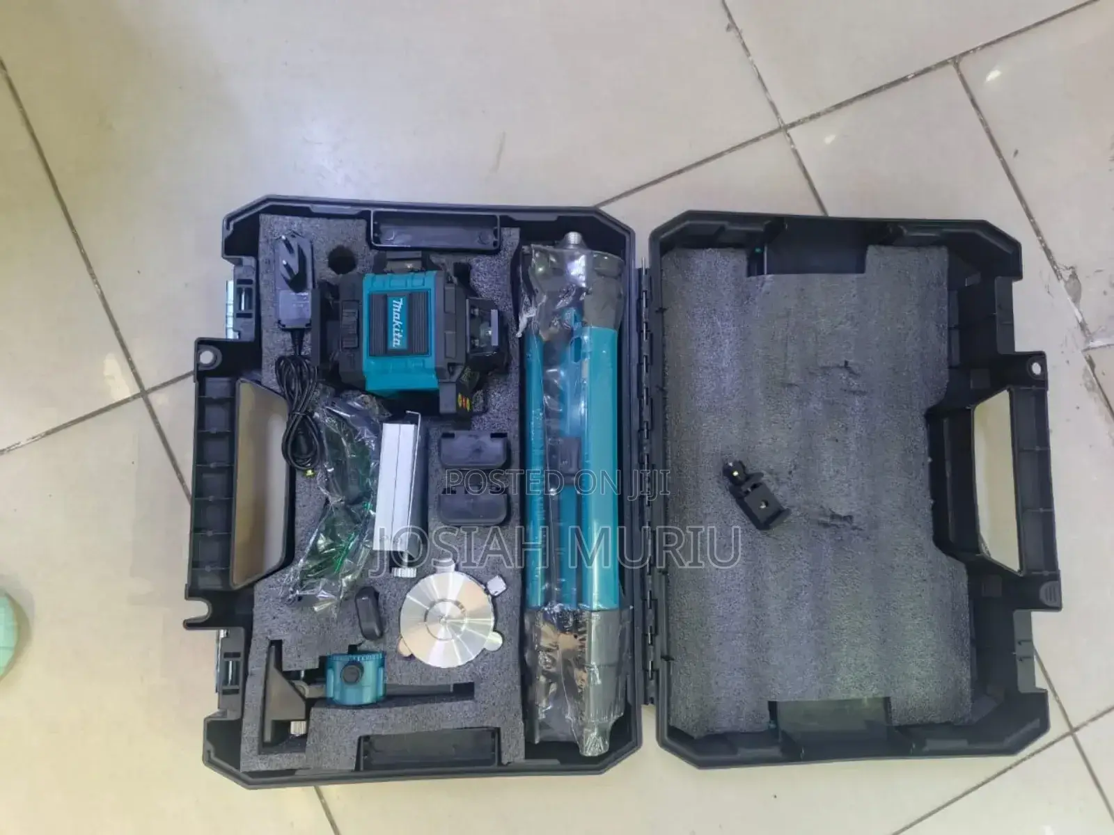 Makita Laser Leveling System With Height-Adjustable Stand