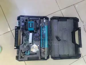 Makita Laser Leveling System With Height-Adjustable Stand