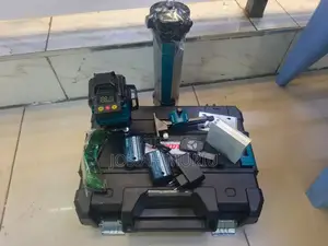 Makita 360° Multi-Line Laser Level Kit With Stand