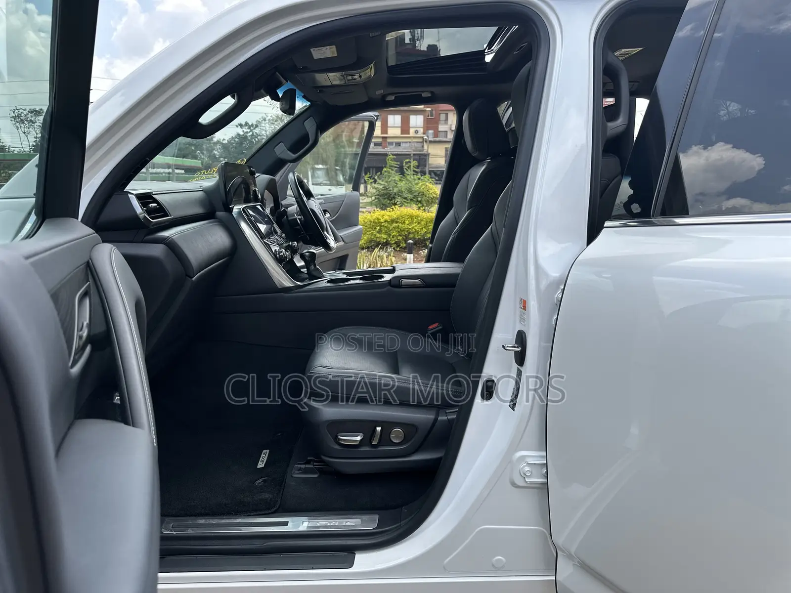 Lexus LX LX 600 2022 White