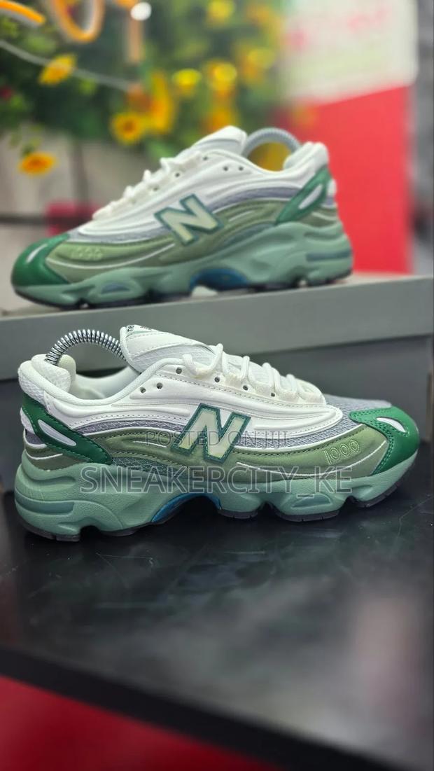 New Balance 1000 Green - main view