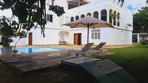 5bdrm Mansion in Luxury 5-Bed for sale - thumbnail 2