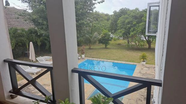 5bdrm Mansion in Luxury 5-Bed for sale - thumbnail 8