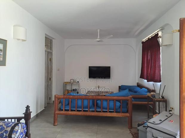 5bdrm Mansion in Luxury 5-Bed for sale - thumbnail 13