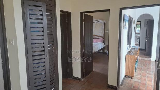 5bdrm Mansion in Luxury 5-Bed for sale - thumbnail 18