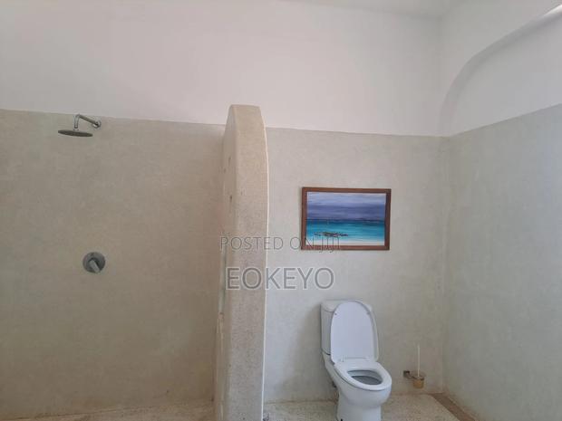 5bdrm Mansion in Luxury 5-Bed for sale - thumbnail 21