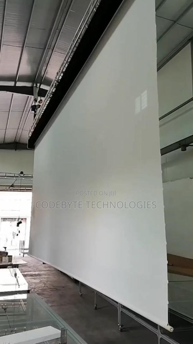 Lightwave 300×300 Cm Electric Projector Screen - main view