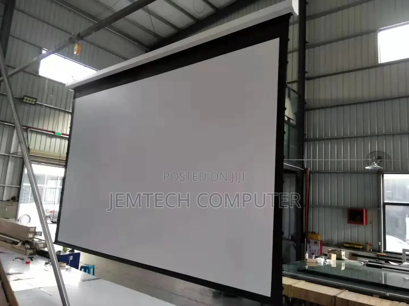Lightwave Electric Projector Screen 240 X 240 Cm