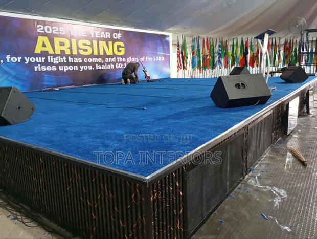 Luxurious Thick V.I.P Stage Carpets Covering the Whole Stage Floor