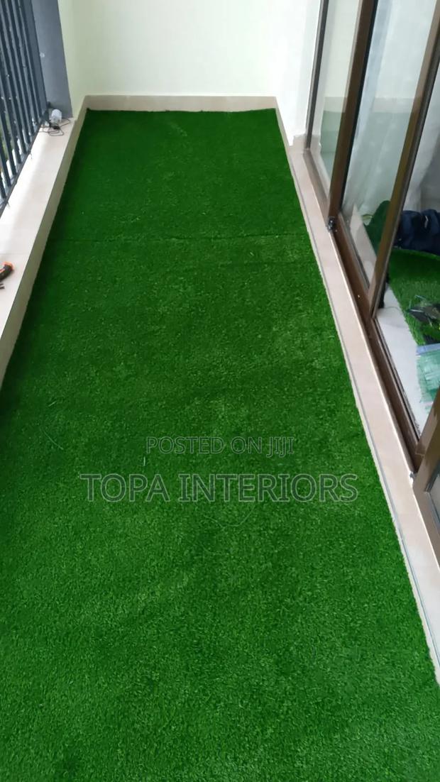 20mm Thick Fake Grass Artificial Balcony Grass Carpets Installation - main view