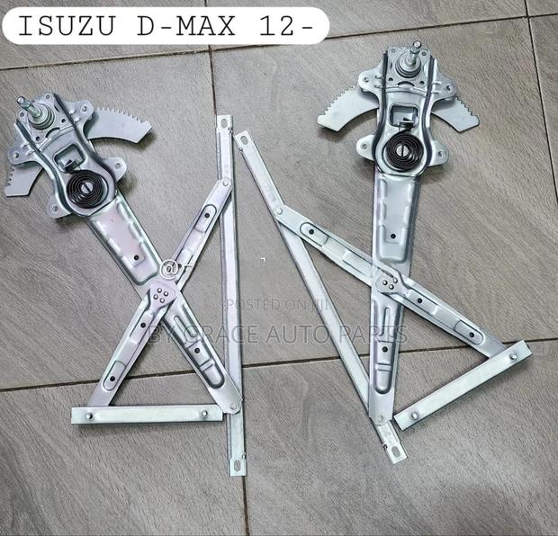 Window Regulator/ Winding Machine Isuzu D-Max 2012.