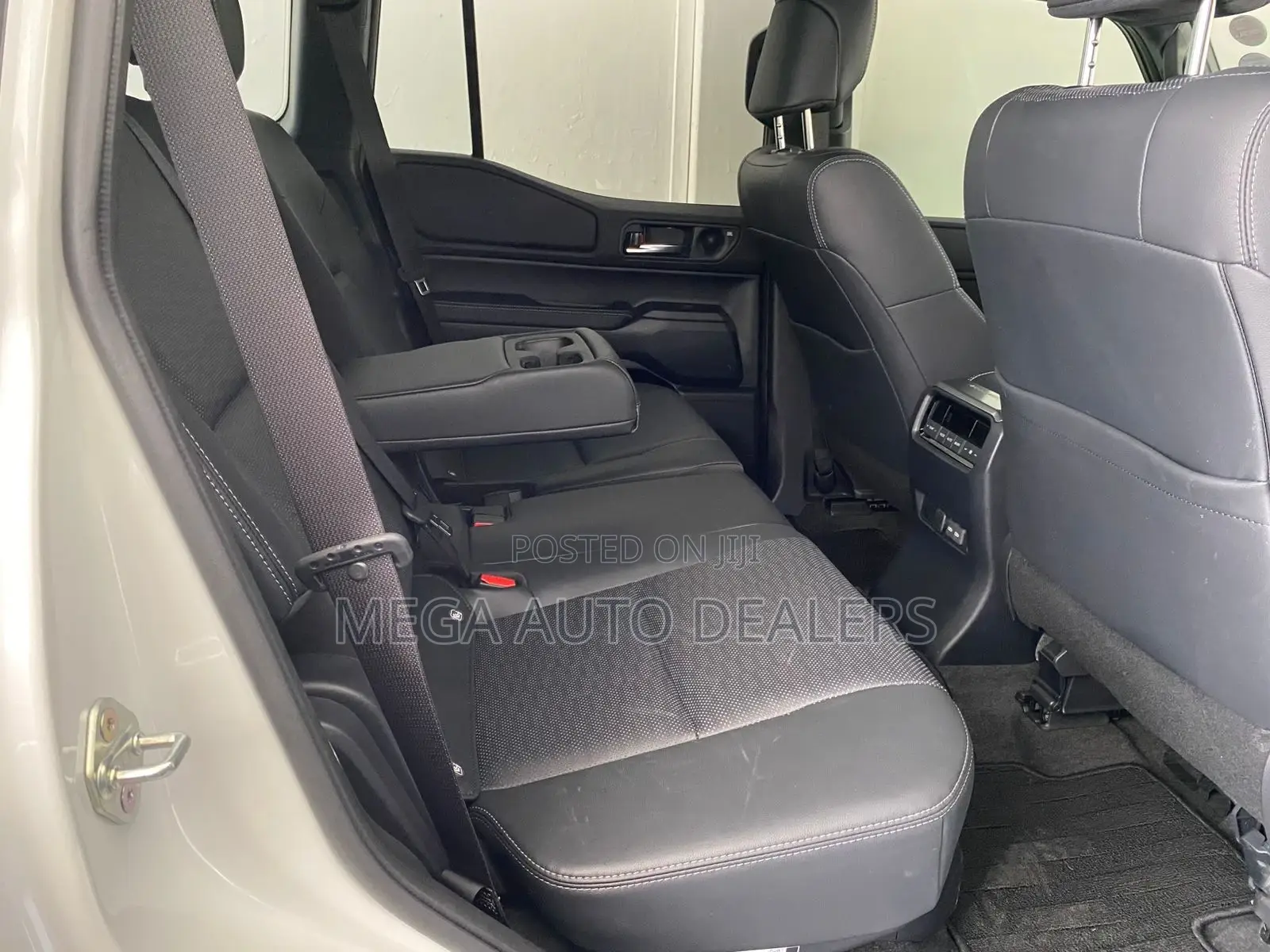 Toyota Land Cruiser Prado 2024 White