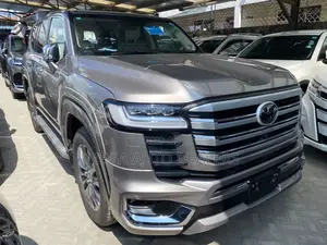 Toyota Land Cruiser LC300 2023