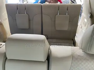 Toyota Land Cruiser LC300 2023