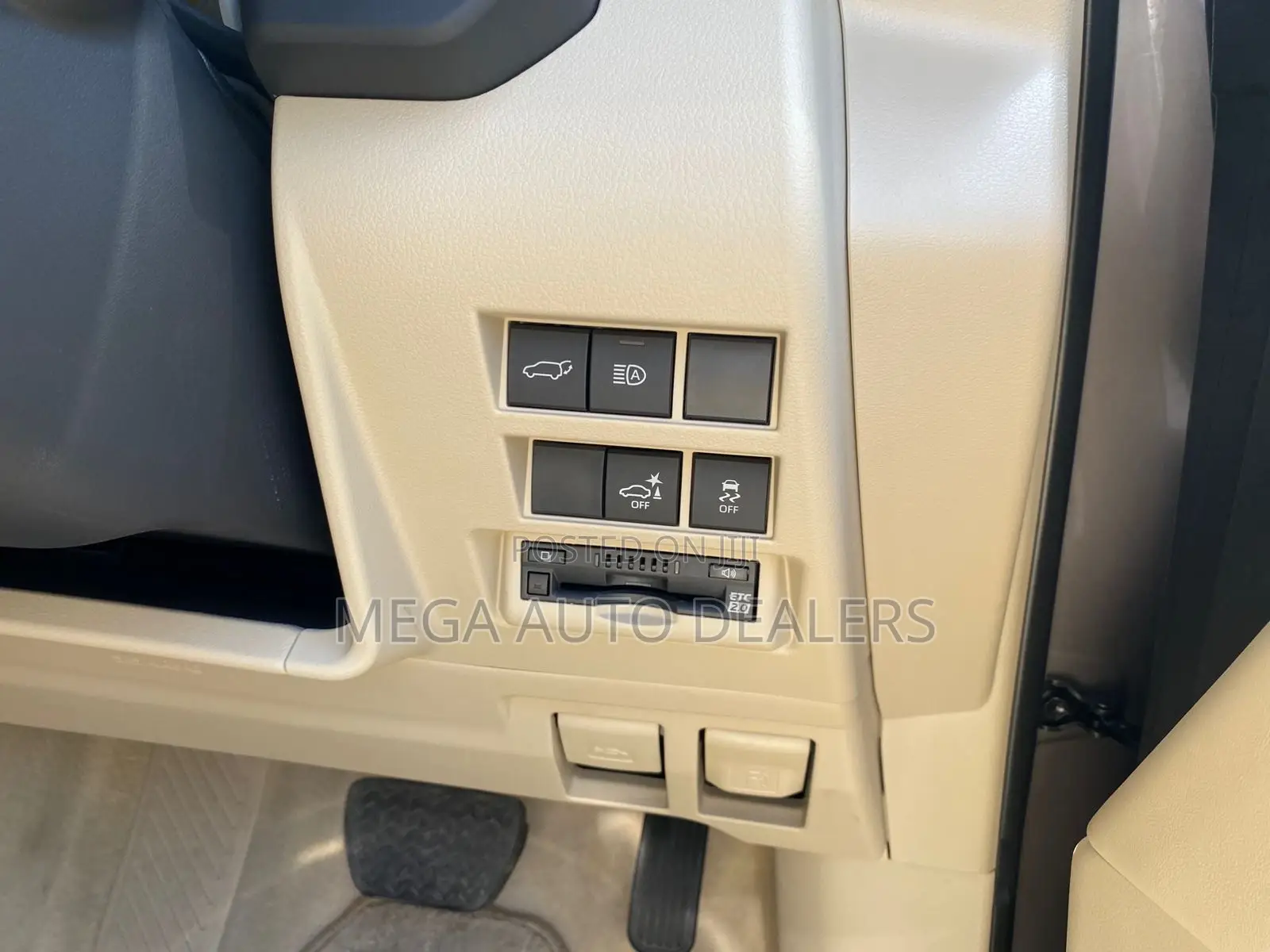 Toyota Land Cruiser LC300 2023