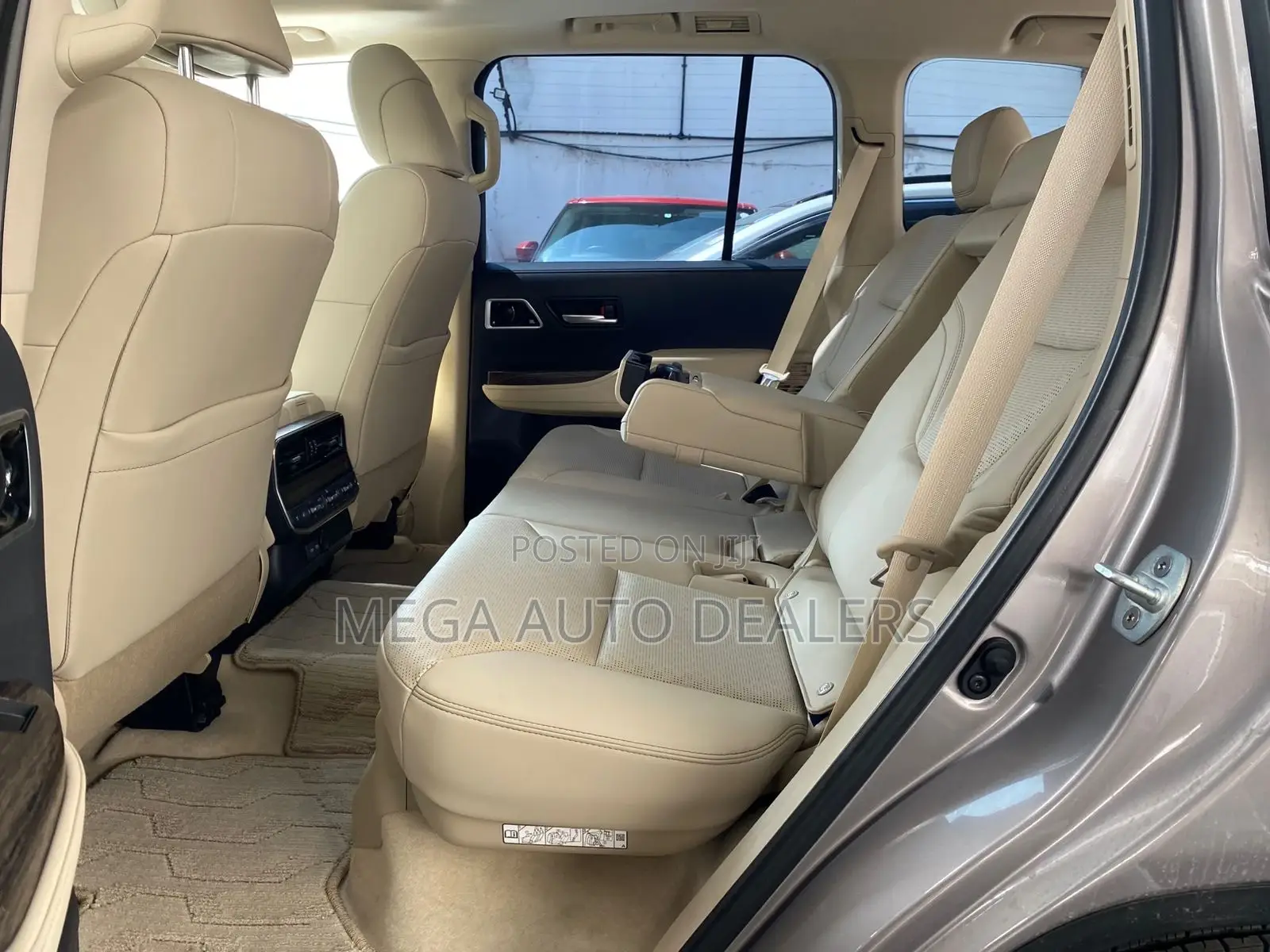 Toyota Land Cruiser LC300 2023