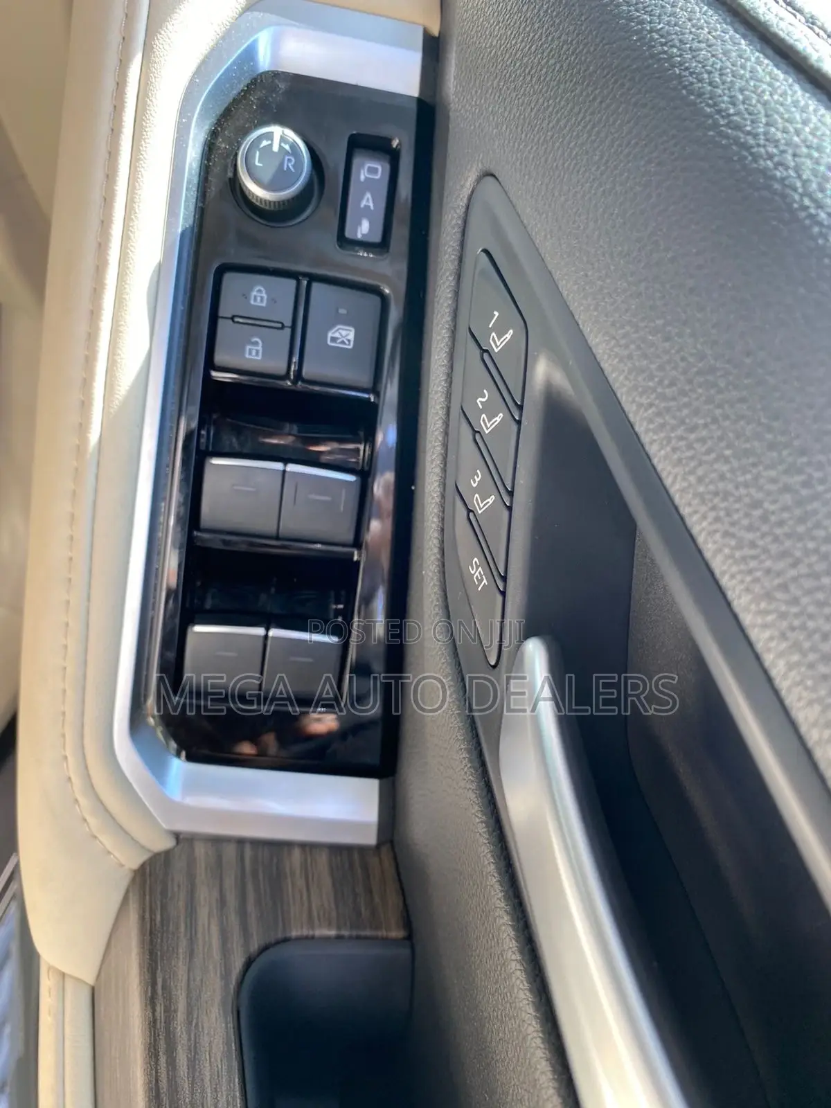 Toyota Land Cruiser LC300 2023