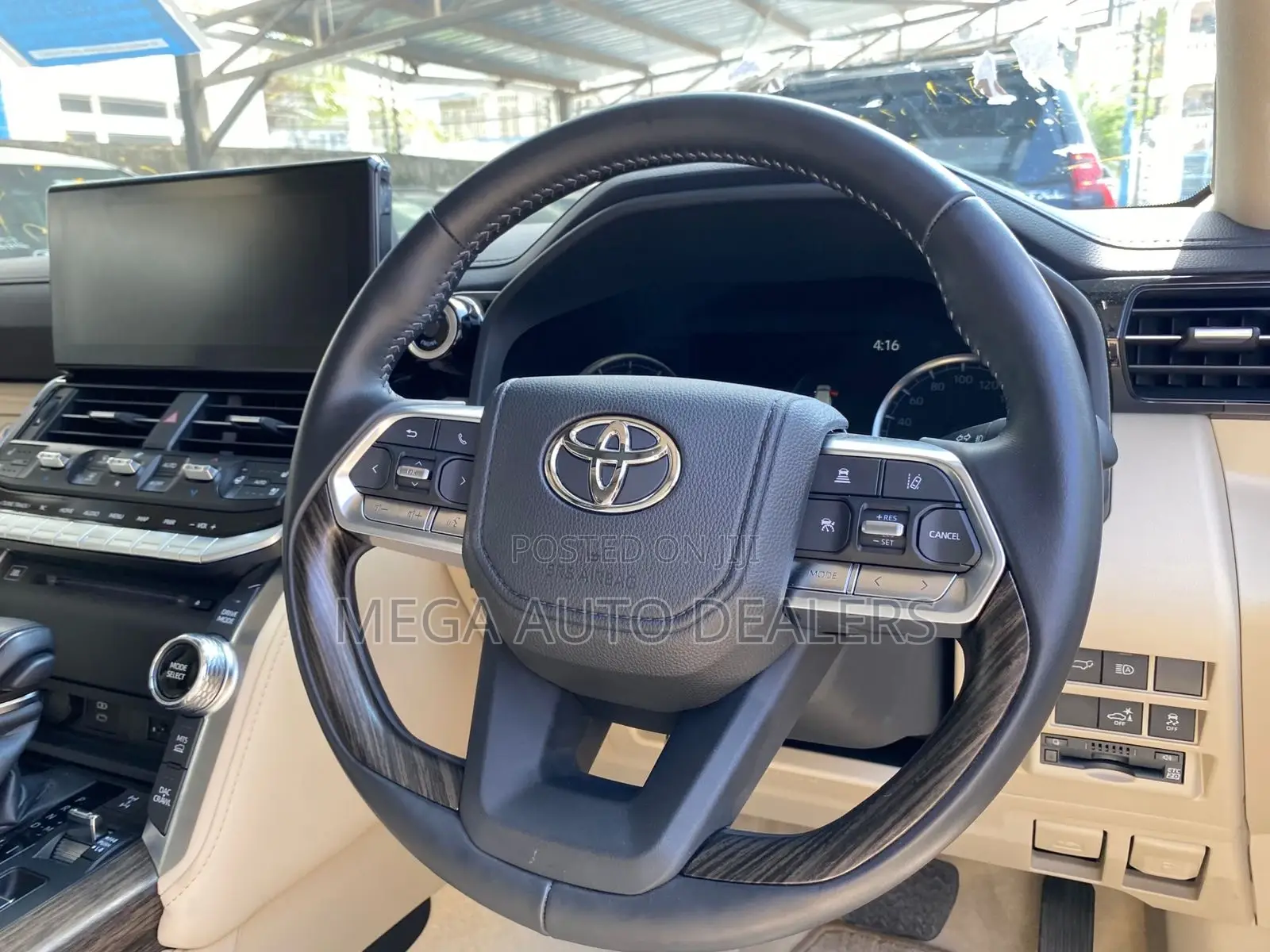 Toyota Land Cruiser LC300 2023
