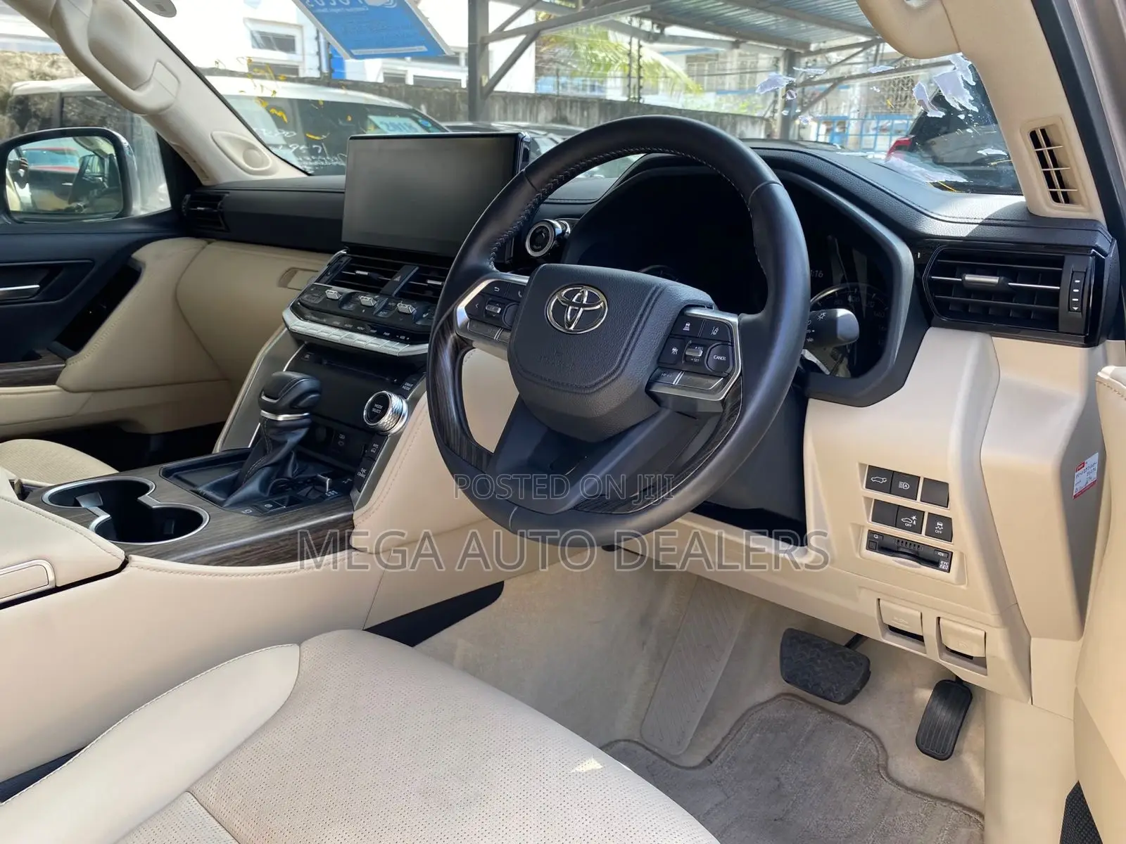 Toyota Land Cruiser LC300 2023