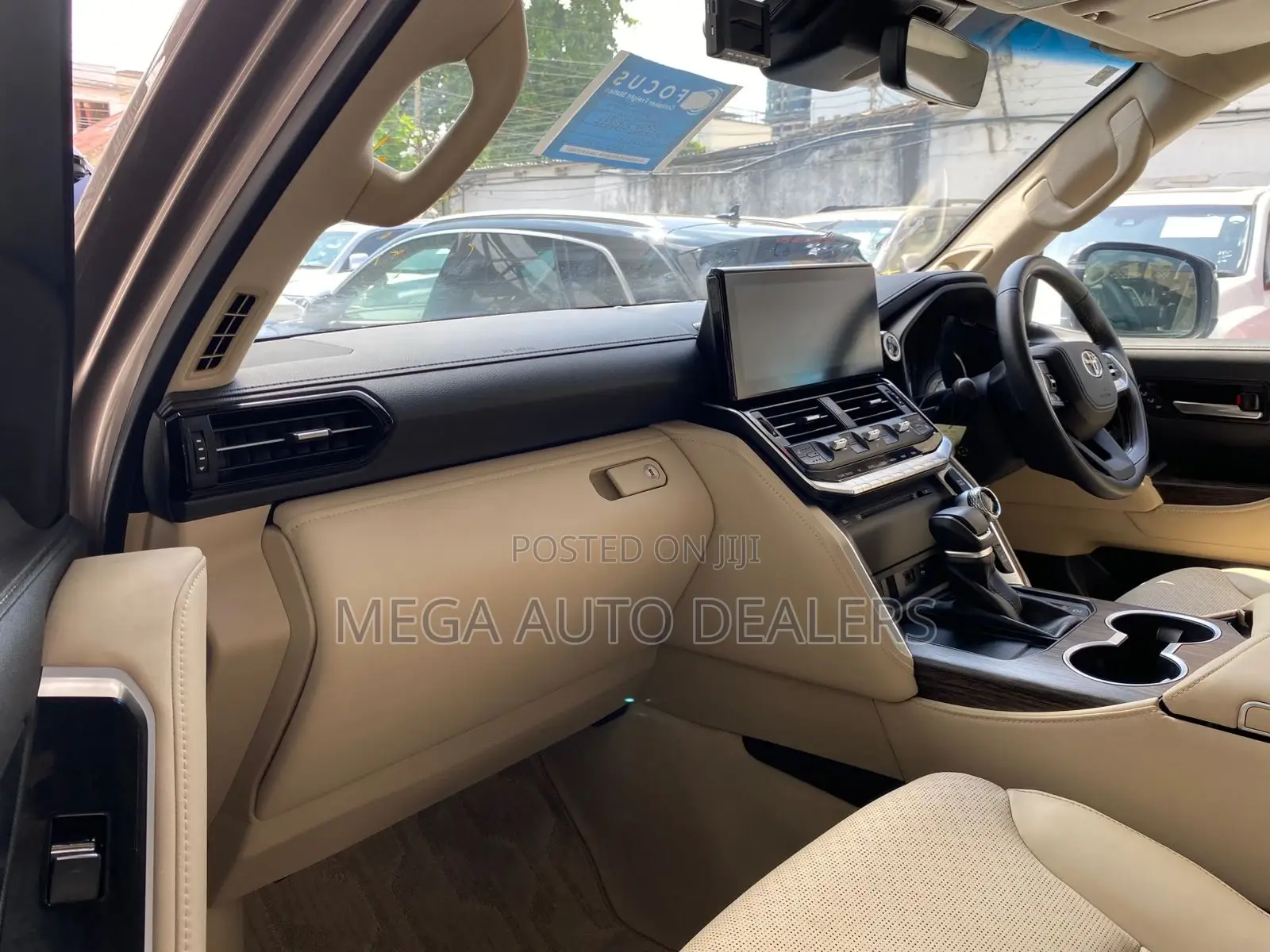 Toyota Land Cruiser LC300 2023