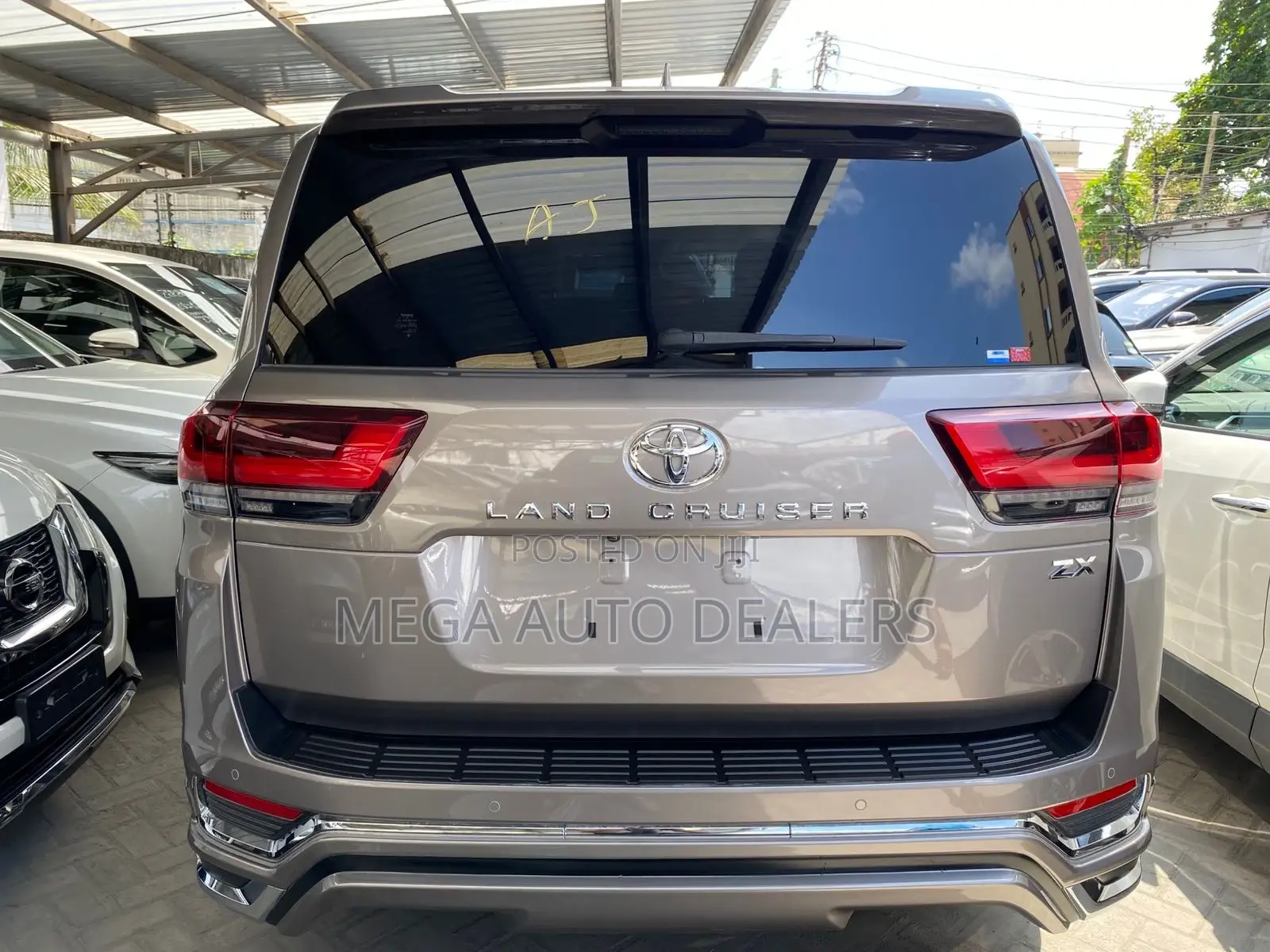 Toyota Land Cruiser LC300 2023