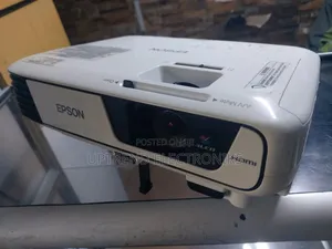 Epson Eb-S31 – 3,200 Lumens Super Bright! Perfect for Movies Business!