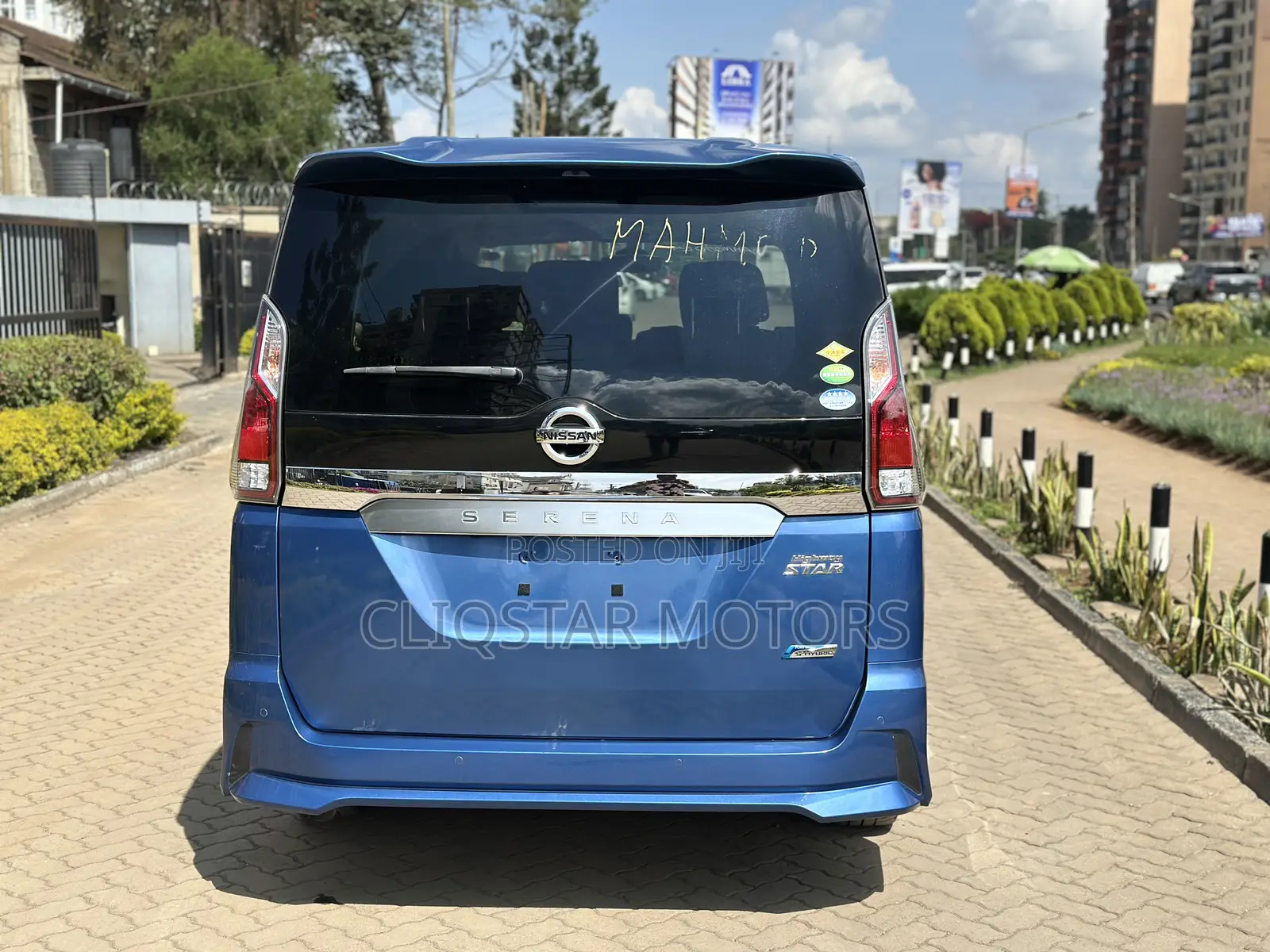 Nissan Serena 2018 Blue