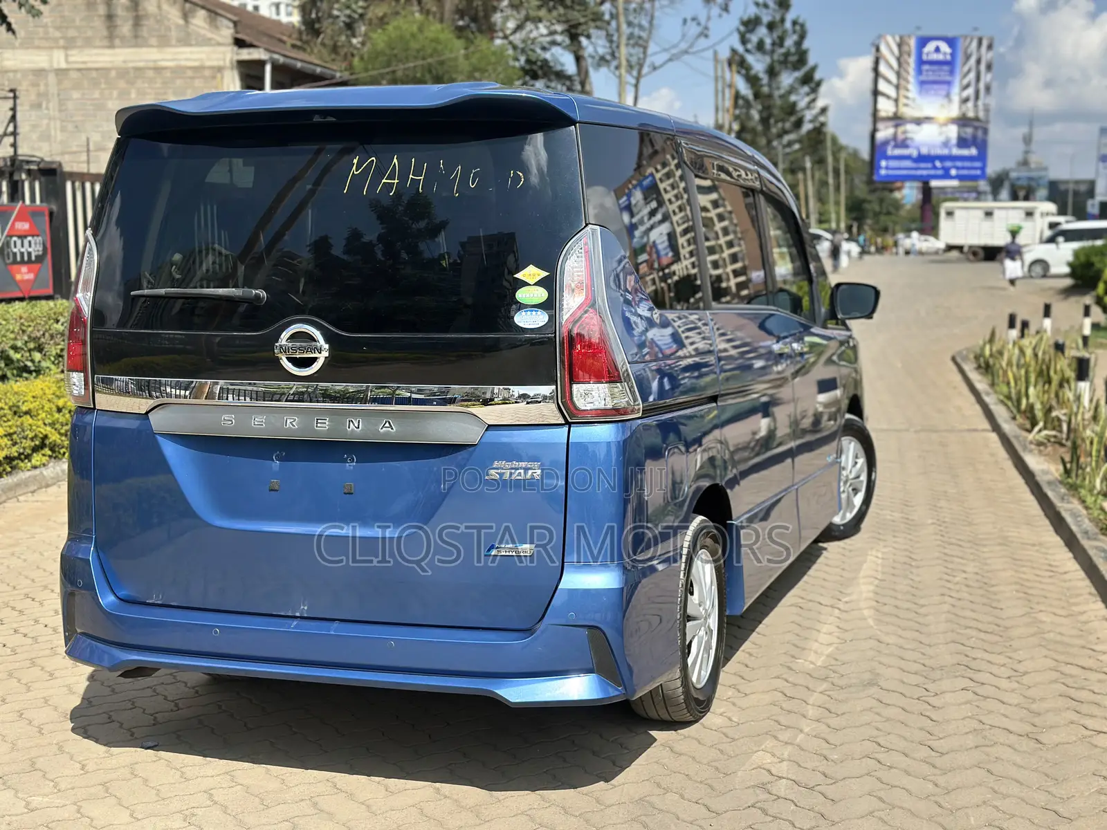 Nissan Serena 2018 Blue